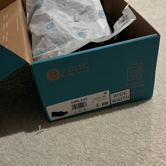 BZEES women’s Classic Black Loafers - Picture 5 of 5